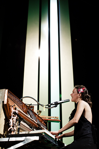 http://arnopaul.net/files/gimgs/4_arnopaul-emilyloizeau2-20091007.jpg