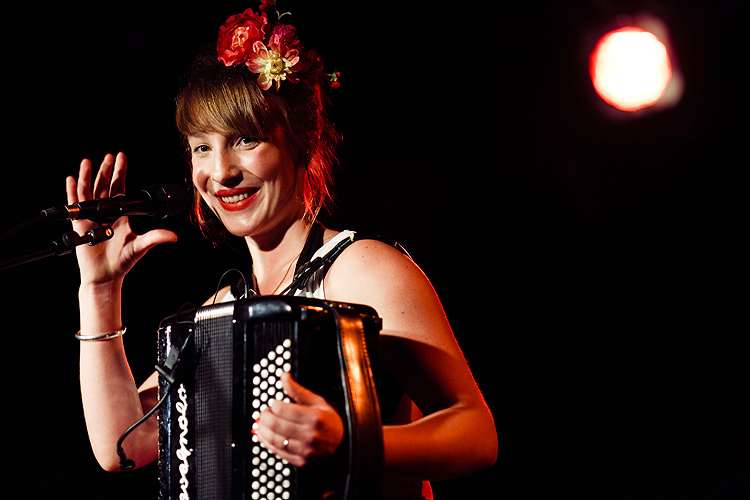 http://arnopaul.net/files/gimgs/4_arnopaul-zazafournier-20090124.jpg